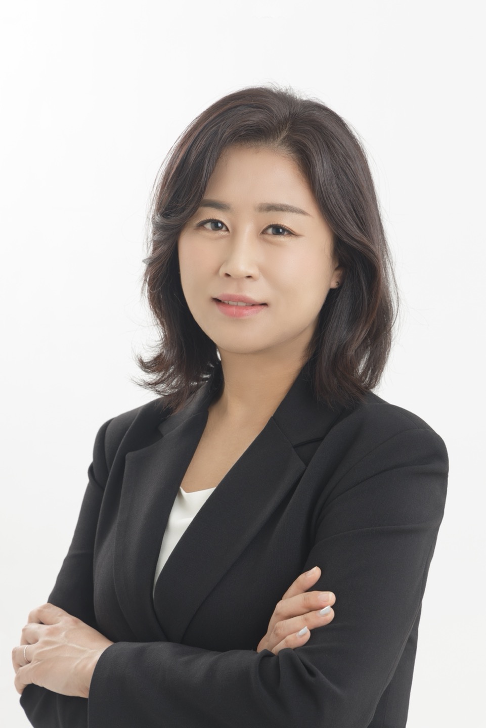 Dr. Yumi Ju Headshot 